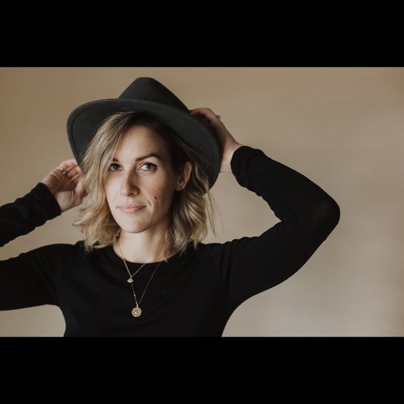 Meet your Posher, Kara - Picture 1 of 1